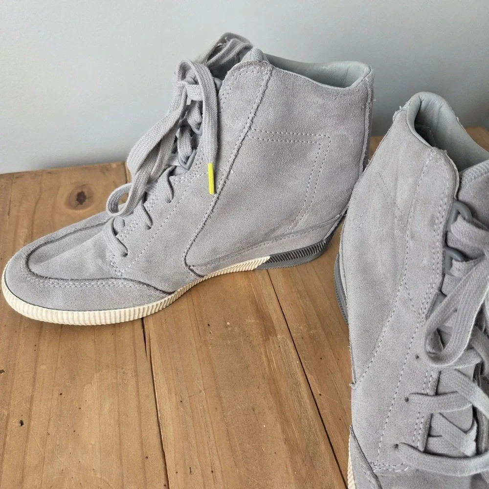 Sorel Women's 8.5 Boots‎ Hidden Wedge Suede Grey Waterproof Out N About